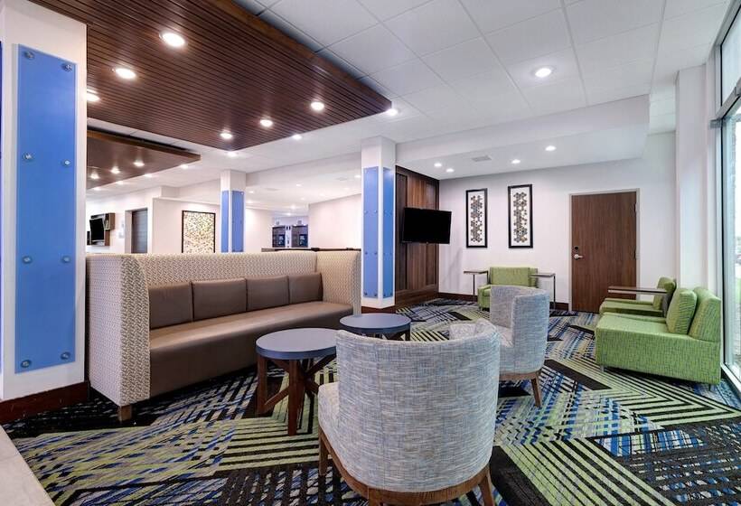 هتل Holiday Inn Express & Suites   Detroit   Dearborn, An Ihg