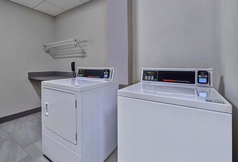 هتل Holiday Inn Express   Huntsville Space Center, An Ihg