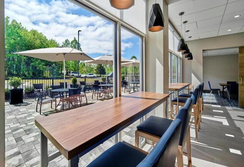 هتل Holiday Inn Express   Huntsville Space Center, An Ihg