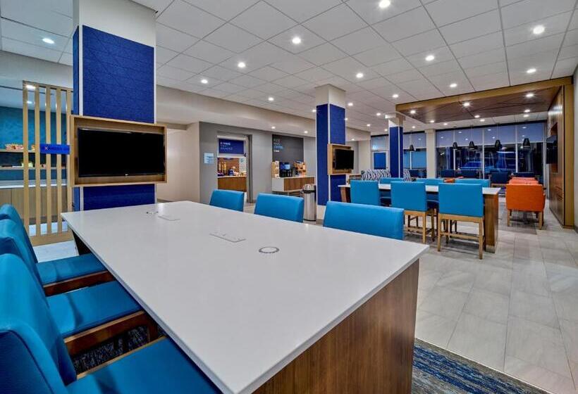 Отель Holiday Inn Express Huntsville Space Center, An Ihg