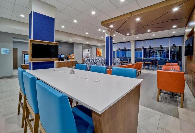 هتل Holiday Inn Express   Huntsville Space Center, An Ihg