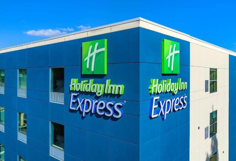 Отель Holiday Inn Express Huntsville Space Center, An Ihg
