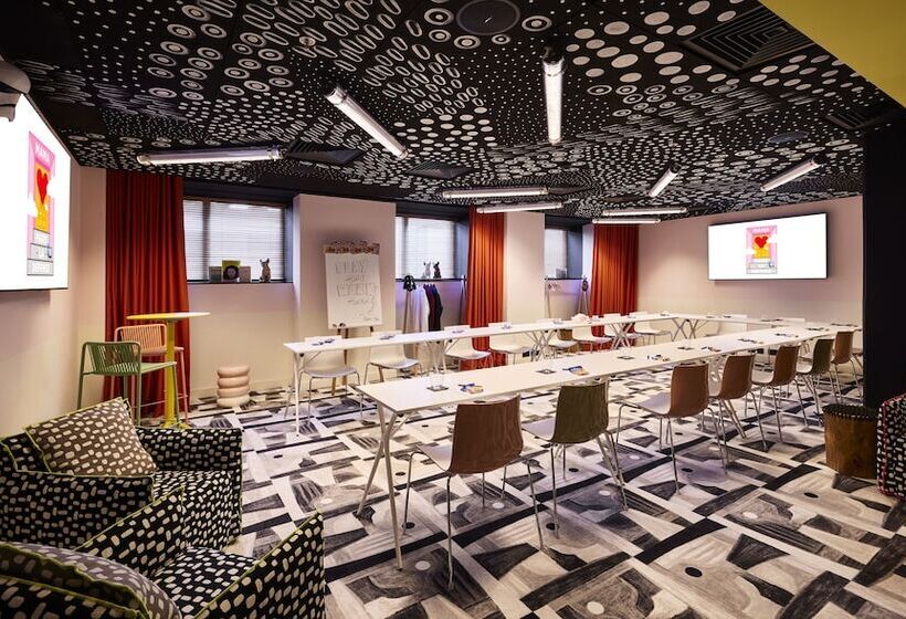 ホテル Mama Shelter Paris La Défense