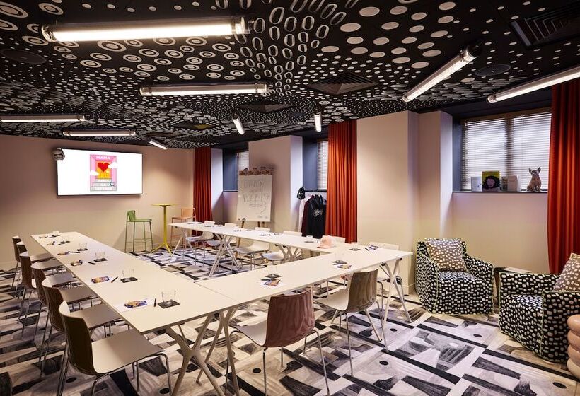 ホテル Mama Shelter Paris La Défense