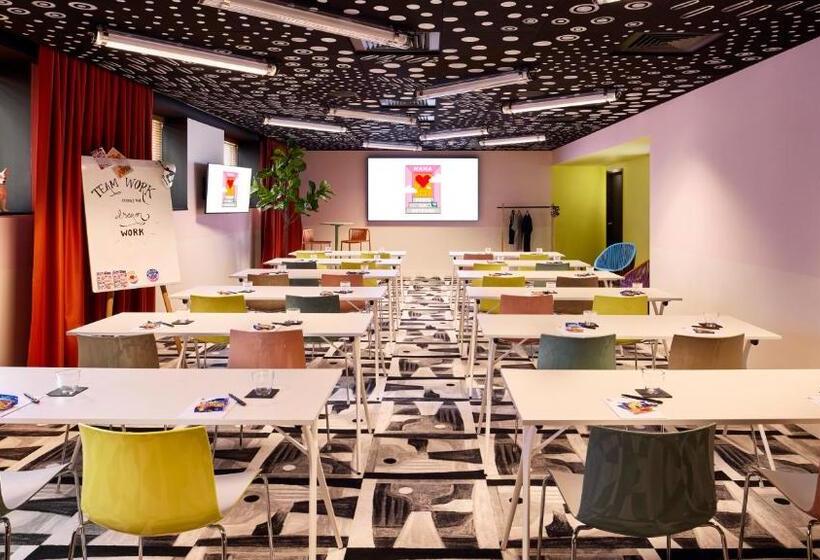 ホテル Mama Shelter Paris La Défense