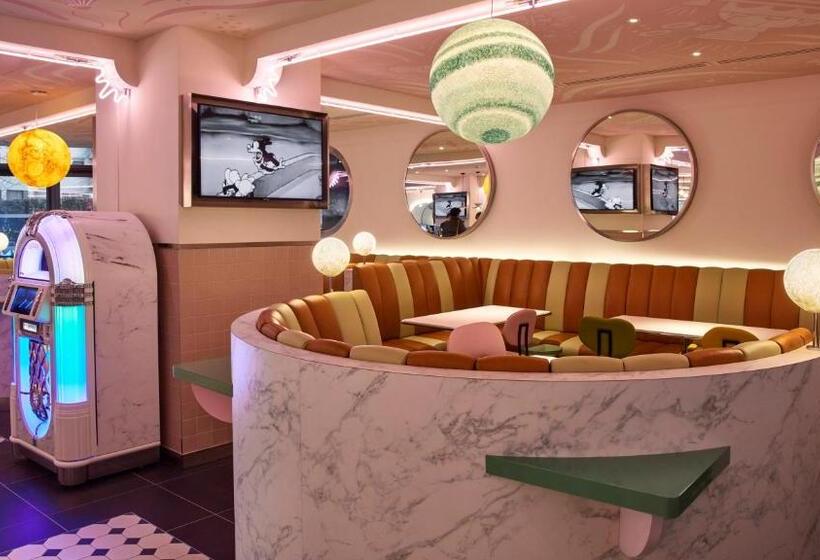 ホテル Mama Shelter Paris La Défense