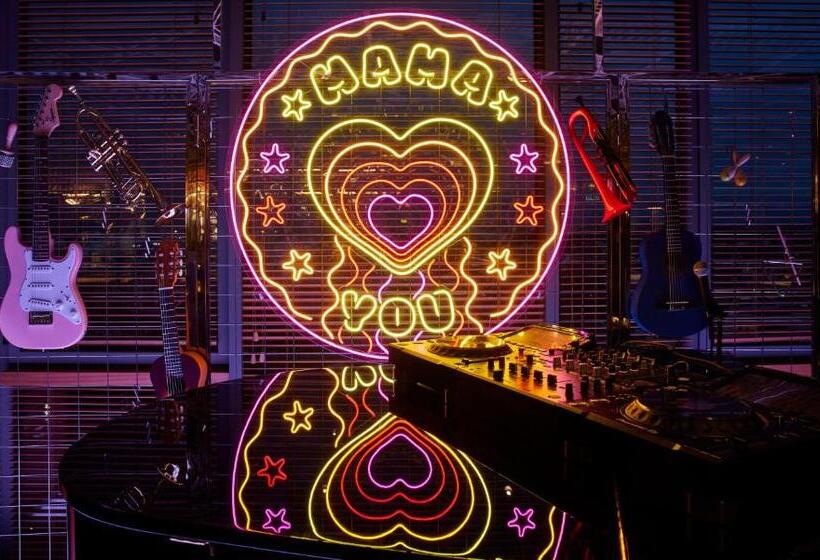 ホテル Mama Shelter Paris La Défense