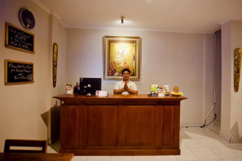 ホテル Oyo 90082 Gana Inn Legian