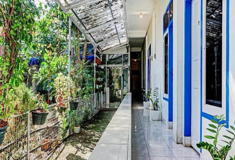 هتل Oyo 90260 Bumi Merpati Residence