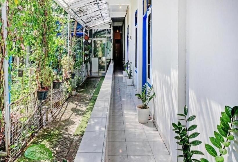 هتل Oyo 90260 Bumi Merpati Residence