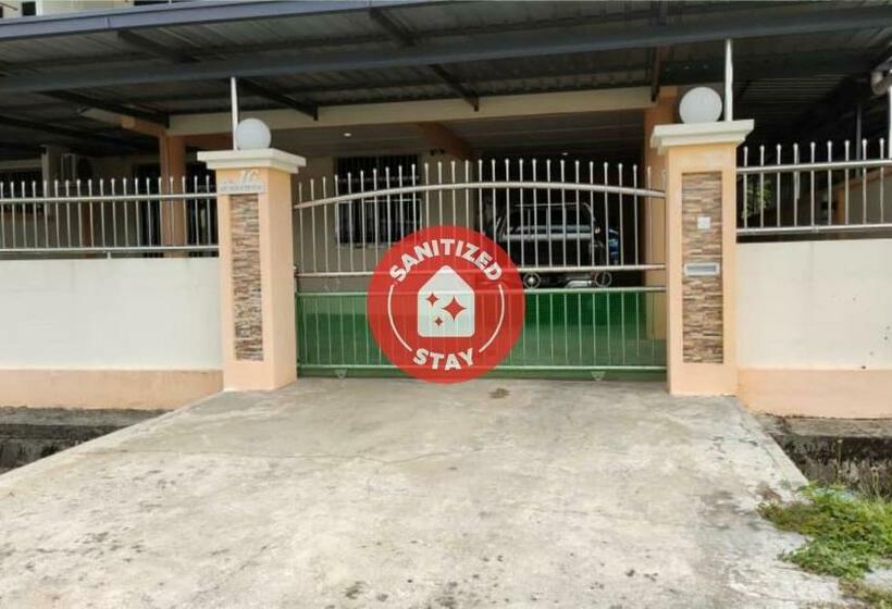 בית מלון כפרי Oyo 90310 E Homestay Permai Timur