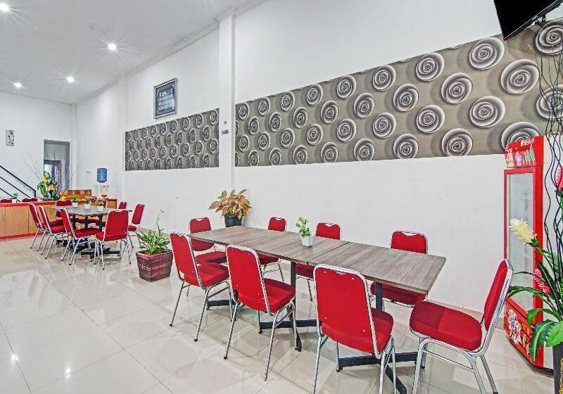 호텔 Oyo 90419 Azzahra Homestay Syariah