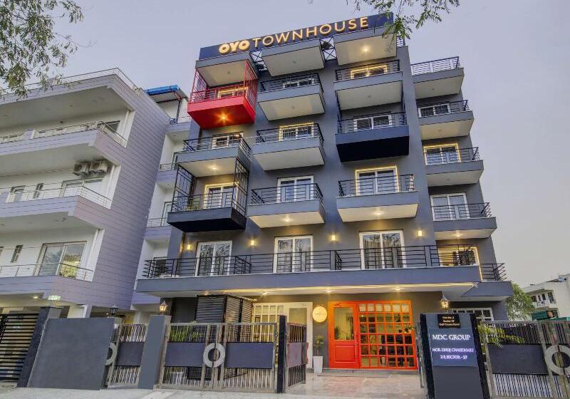 Отель Townhouse Golf Course Road