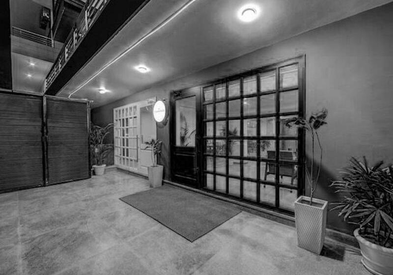 Отель Townhouse Golf Course Road