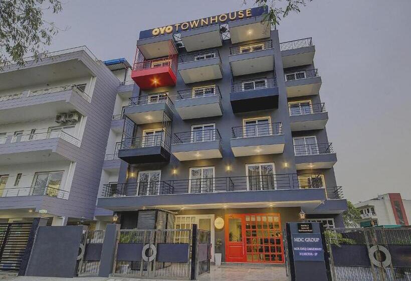 Отель Townhouse Golf Course Road