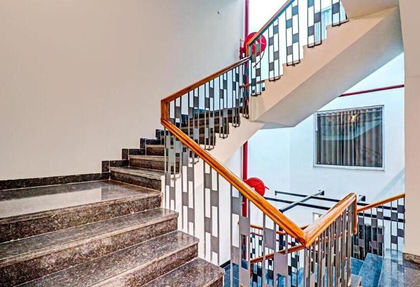 Отель Super Townhouse Sector 30 Near Botanic Garden Of Indian Republic