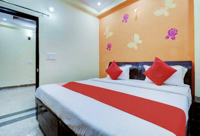 ホテル Palace At Seventy Two By Oyo Room