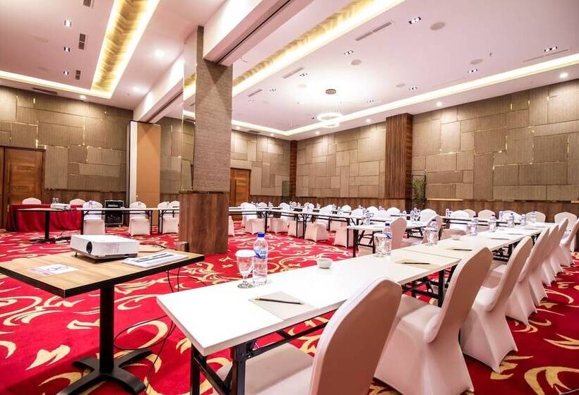 هتل Parkside Gayo Petro