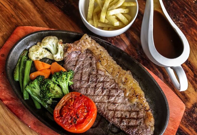 هتل Parkside Gayo Petro