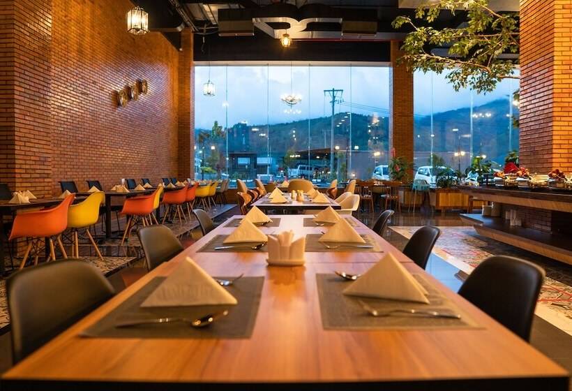 هتل Parkside Gayo Petro