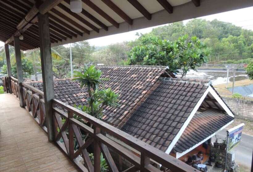 בית מלון כפרי Penginapan Pratama