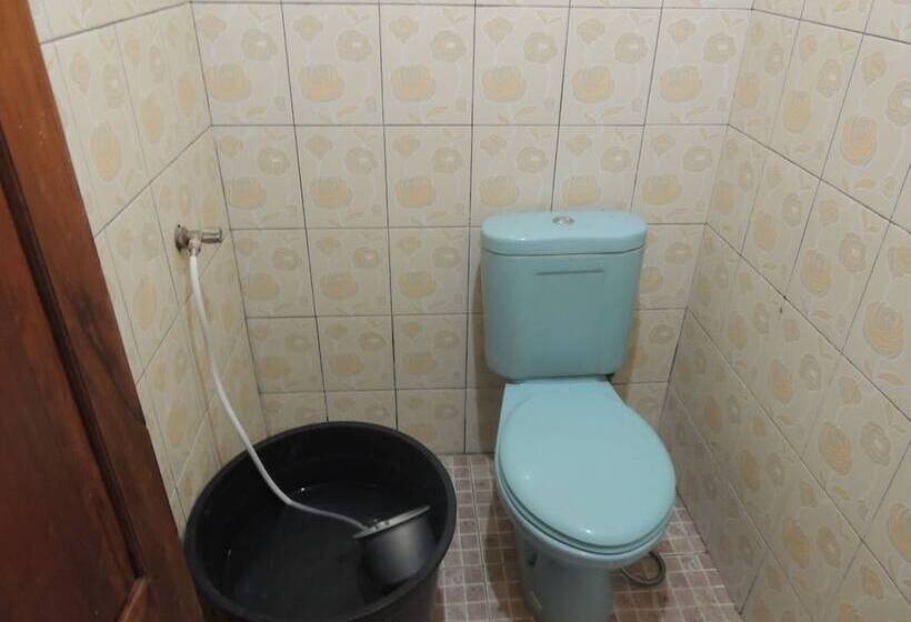 בית מלון כפרי Penginapan Pratama