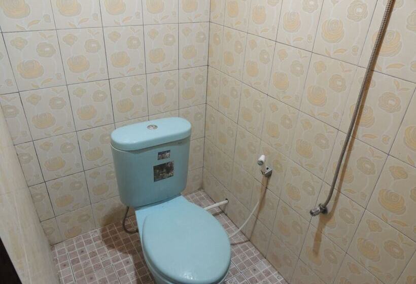 בית מלון כפרי Penginapan Pratama