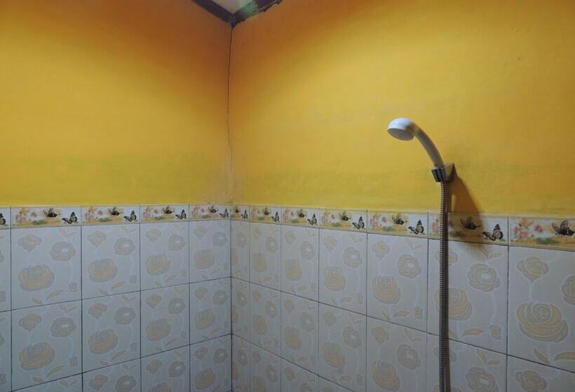 בית מלון כפרי Penginapan Pratama