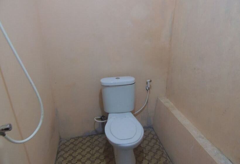 בית מלון כפרי Penginapan Pratama