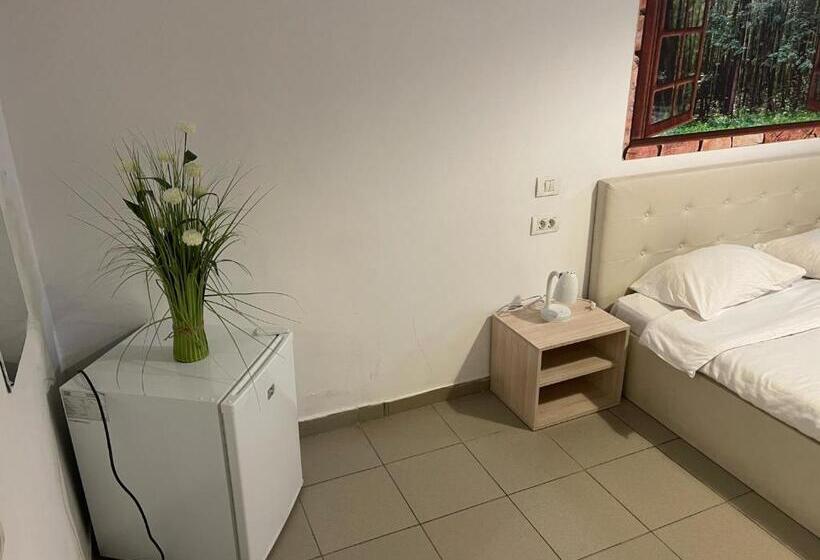 هتل Piata Uniri Cozy Inn