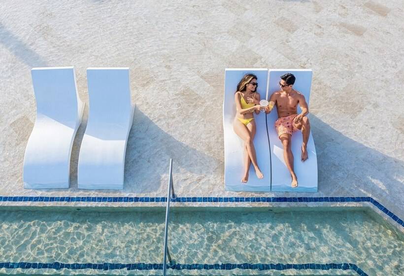 Отель Renaissance Bali Nusa Dua Resort