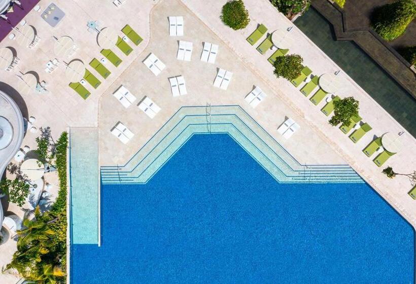 Отель Renaissance Bali Nusa Dua Resort