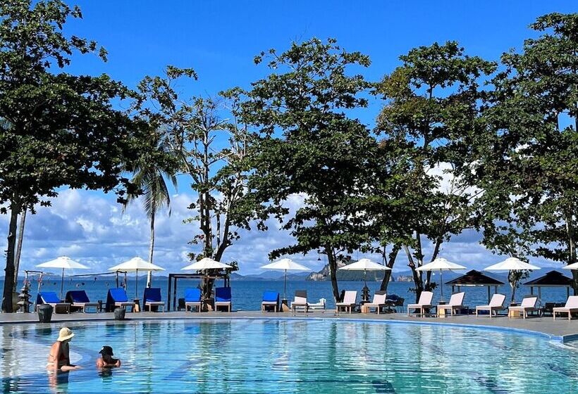 Отель Royal Yao Yai Island Beach Resort