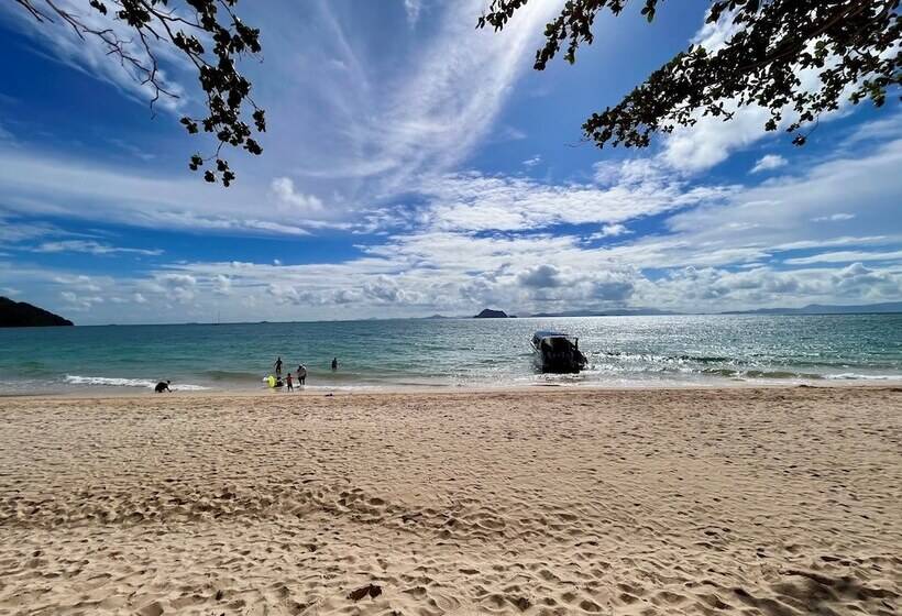 Отель Royal Yao Yai Island Beach Resort