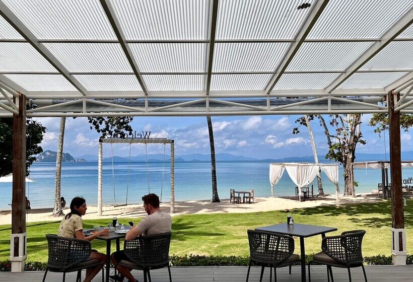Отель Royal Yao Yai Island Beach Resort