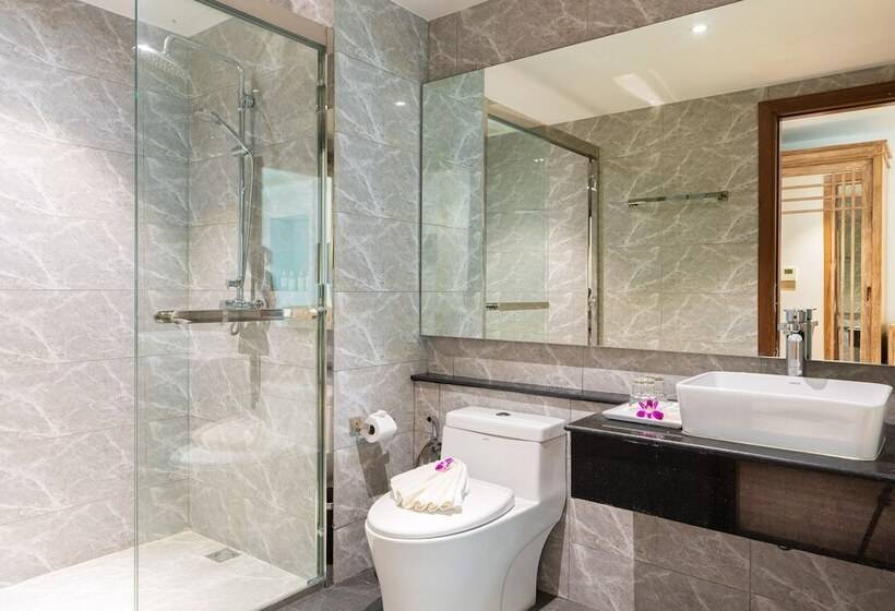 Отель Royal Yao Yai Island Beach Resort