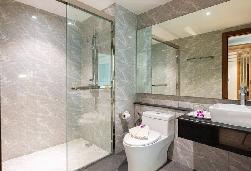 Отель Royal Yao Yai Island Beach Resort