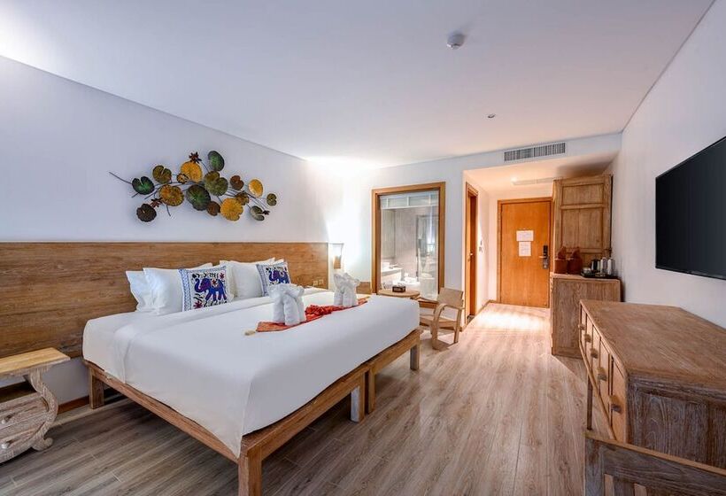 Отель Royal Yao Yai Island Beach Resort