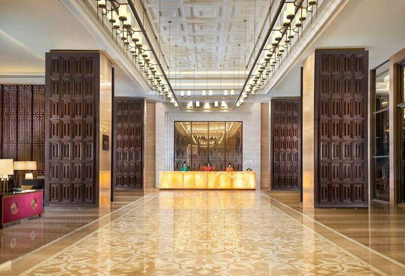 Отель Tentrem Semarang