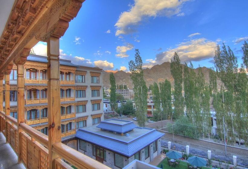 酒店 Leh Crown Inn