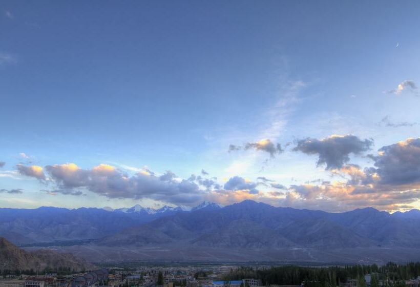酒店 Leh Crown Inn