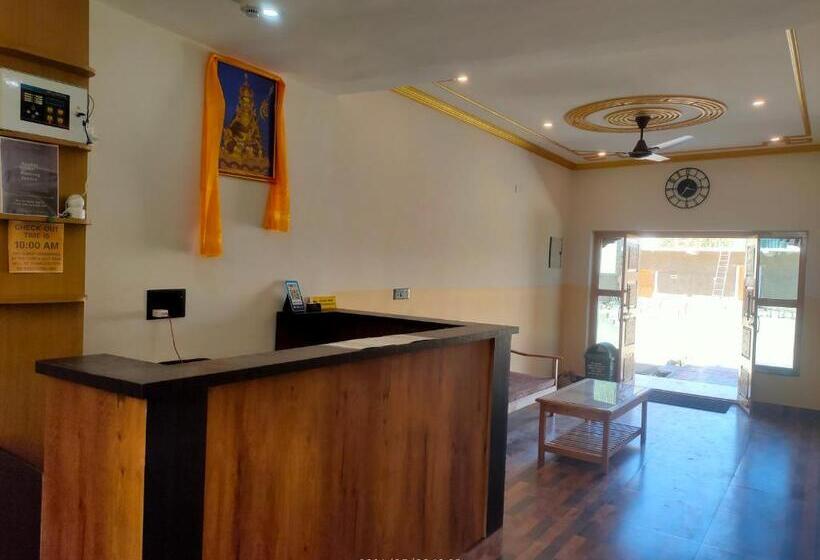 酒店 Leh Crown Inn