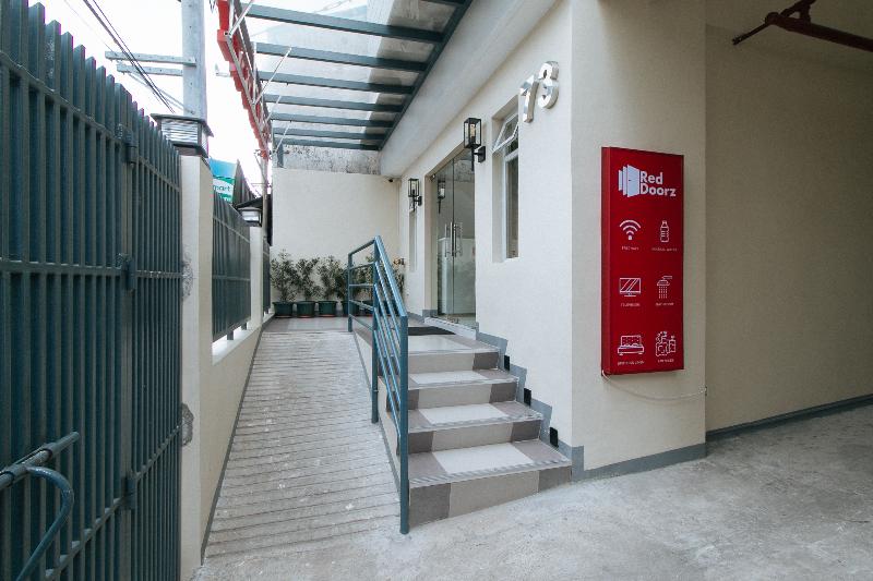 فندق Torre De Manuel Residences 1 By Reddoorz