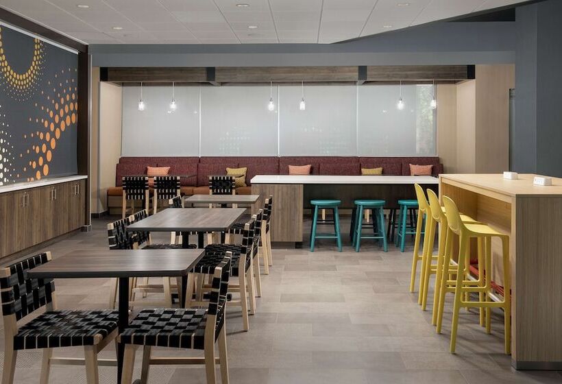 Отель Tru By Hilton Miami West Brickell