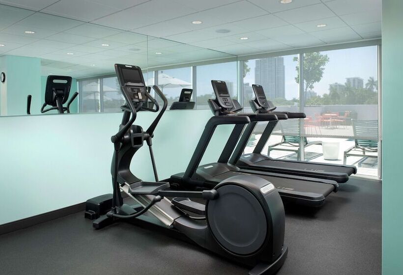 Отель Tru By Hilton Miami West Brickell