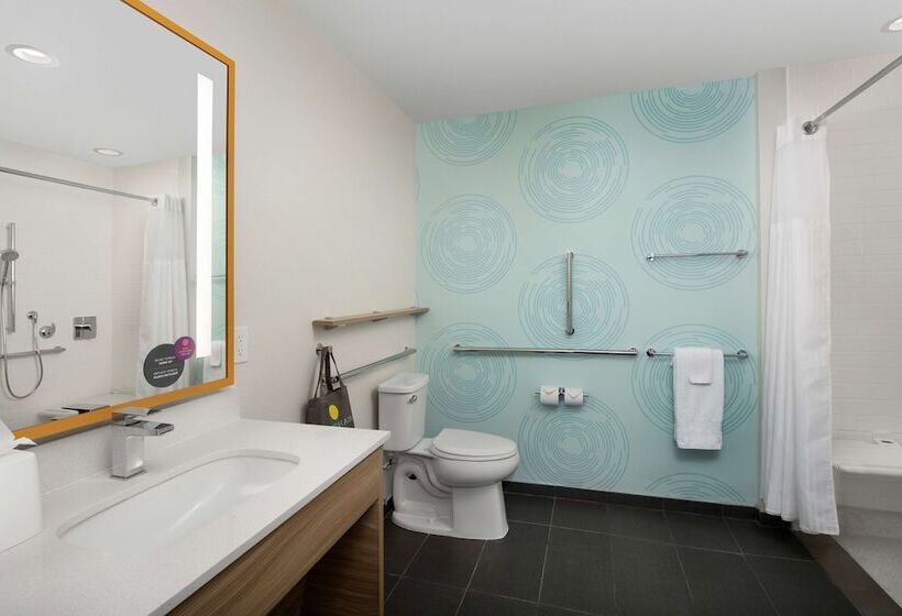 Отель Tru By Hilton Miami West Brickell