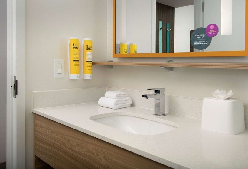 Отель Tru By Hilton Miami West Brickell