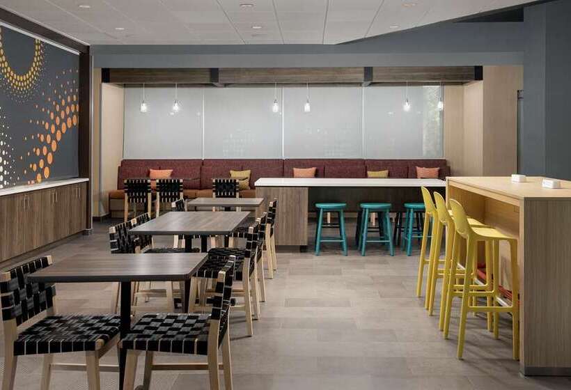 Отель Tru By Hilton Miami West Brickell