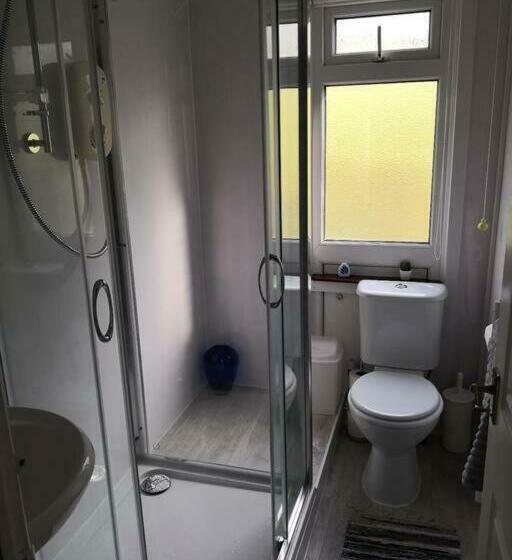 Le Chalet Ii  Free Unlimited Wifi 2 Bed Chalet House