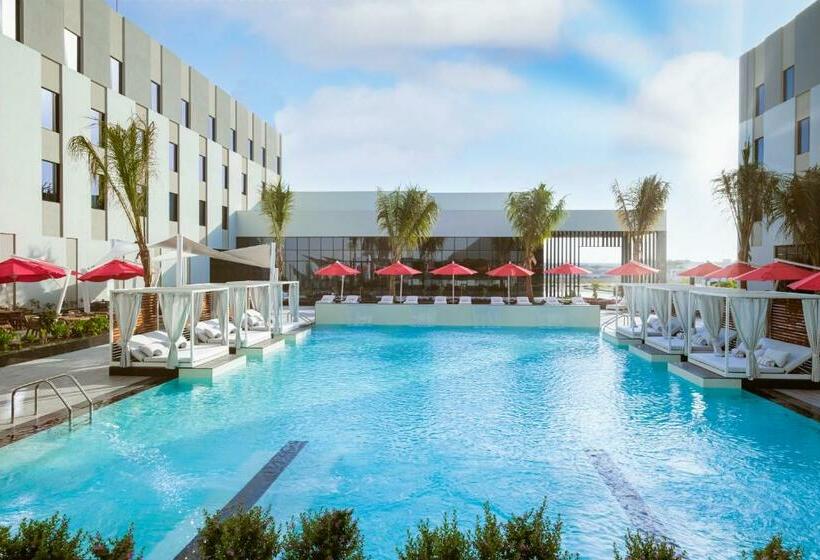 Maani Muscat Hotel & Suites